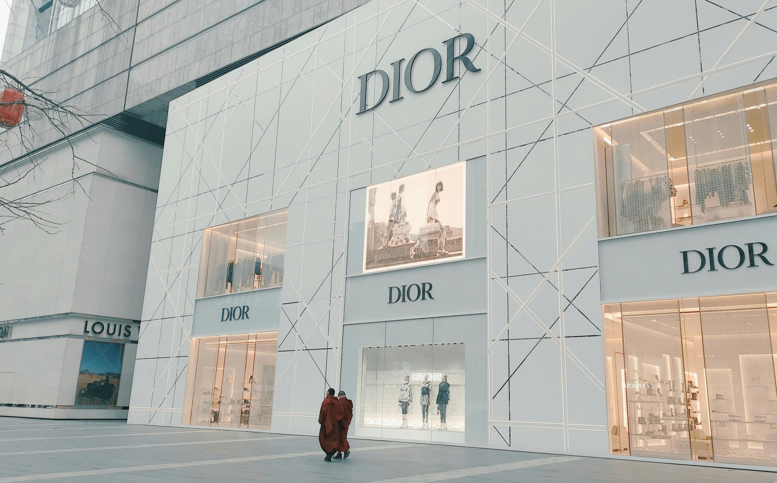 How to Choose the Right Music for a Luxury Boutique